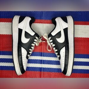 ✨🥳 Nike - Women’s Sneakers Size 6 - Authentic - Black and White Low Top Sneakers